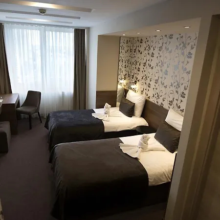 فندق Hotel Kragujevac 4*